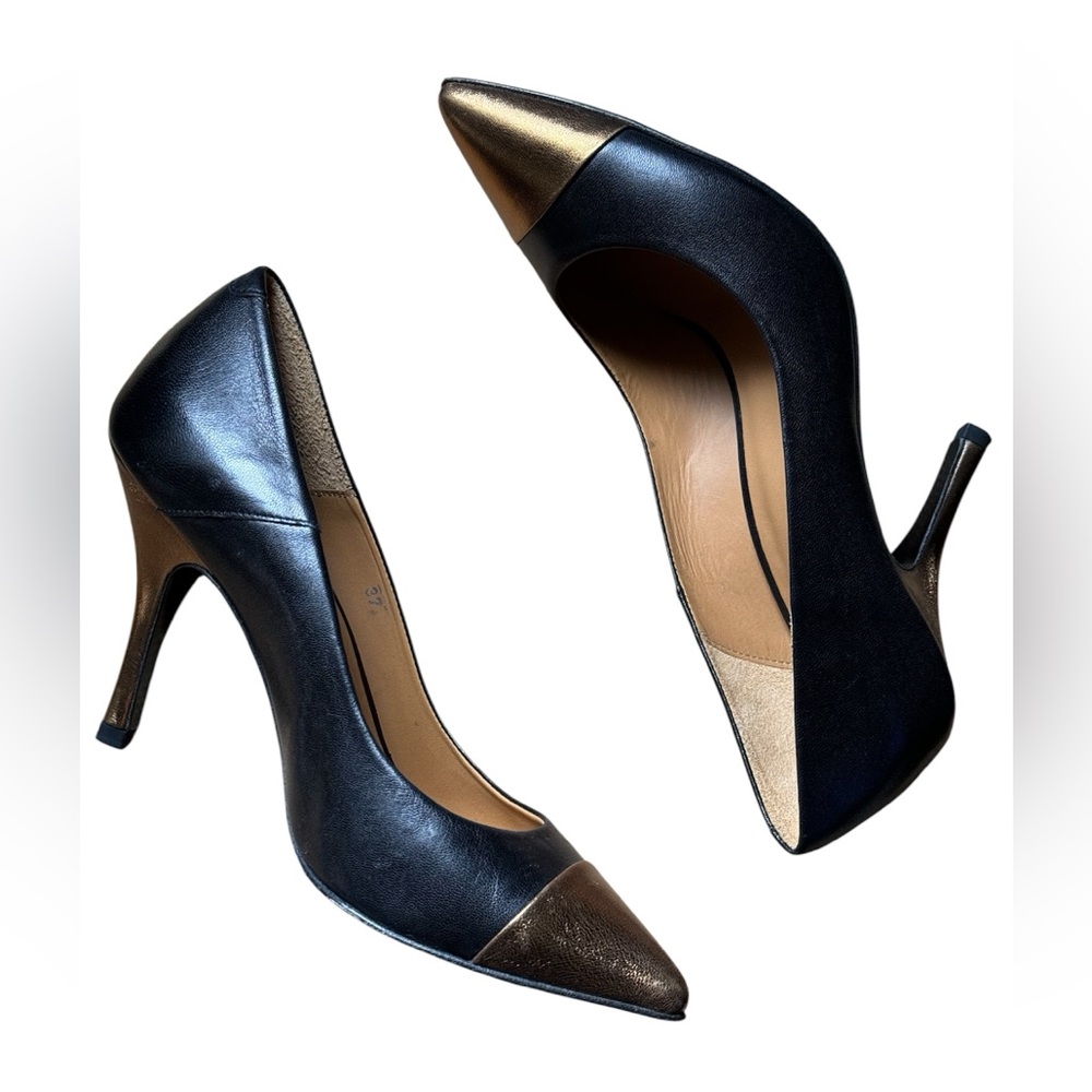 Comptoir Des Cotonniers Black Pumps with Gold Cap Toe